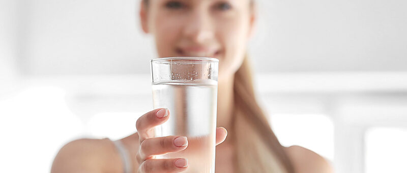 Чи потрібно влітку пити більше води?